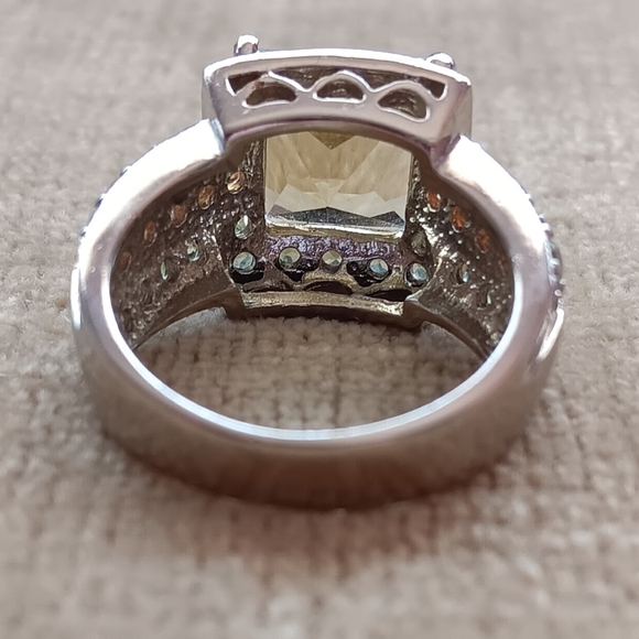 Silver Tone Square Cut Light Green Glass Ring - Picture 9 of 12